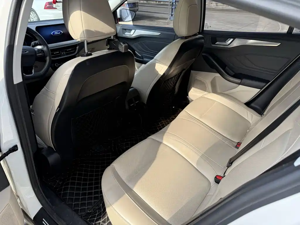 Ford Focus — миниатюра 10