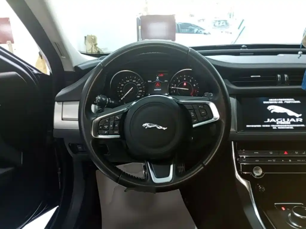 Jaguar XFL — миниатюра 11