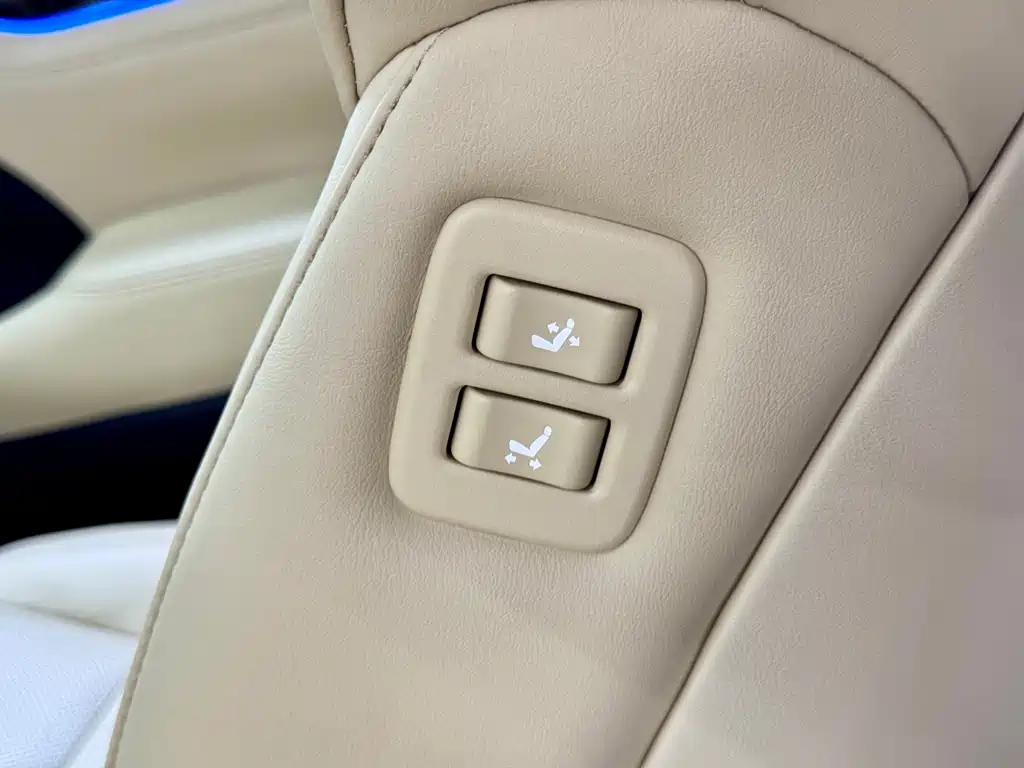 Toyota Alphard — миниатюра 17