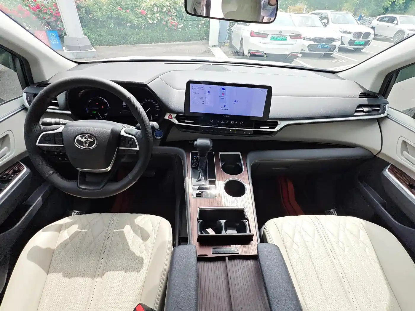 Toyota Grevia 2024 Белый из Китая, фото 5