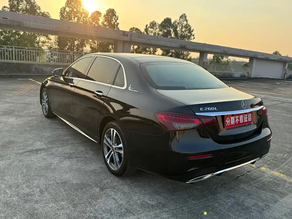 Mercedes-Benz E-Class — миниатюра 5