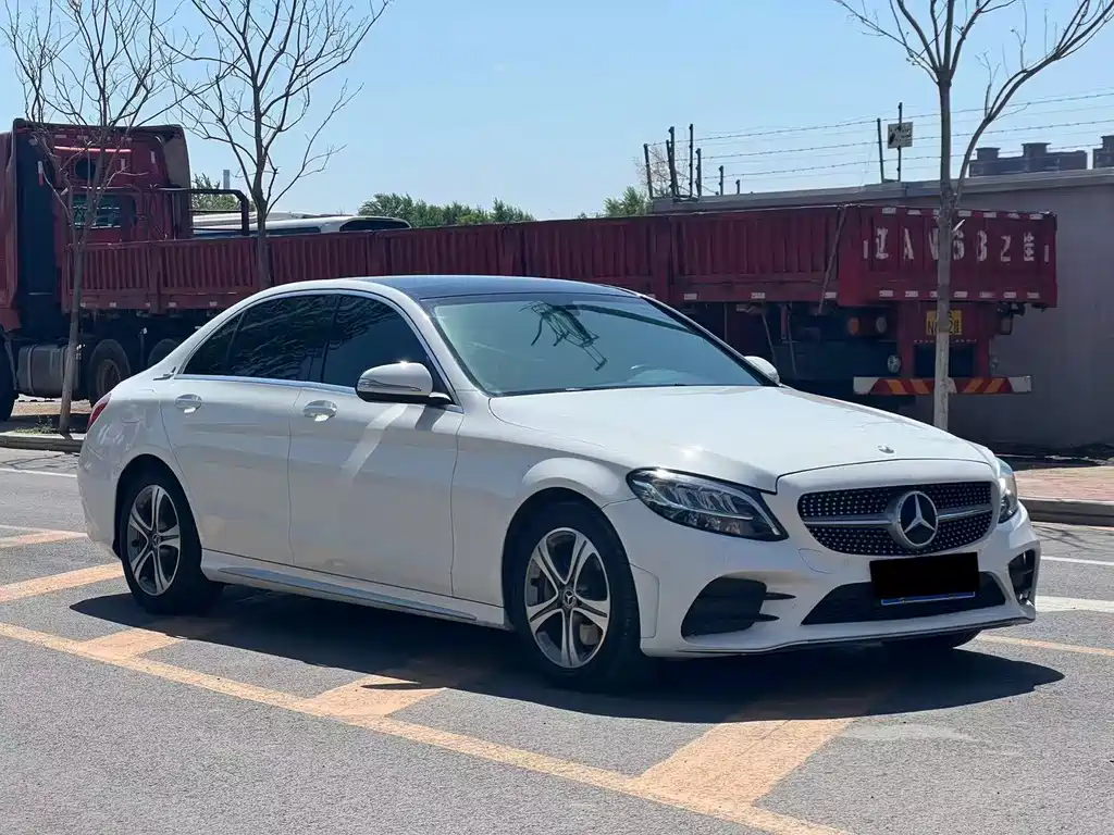 Mercedes-Benz C-Class — миниатюра 3