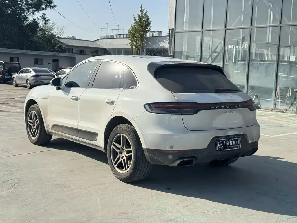 Porsche Macan — миниатюра 8