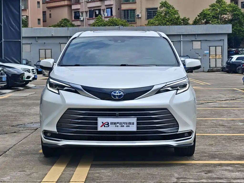 Toyota Sienna — миниатюра 2