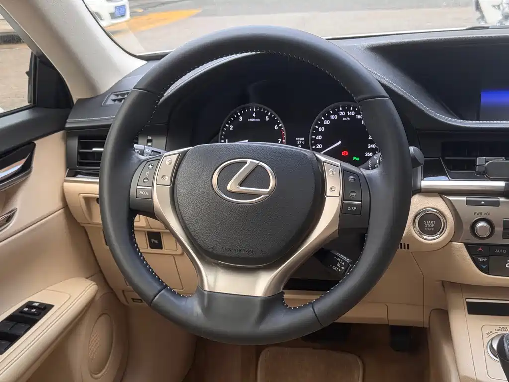 Lexus ES — миниатюра 5