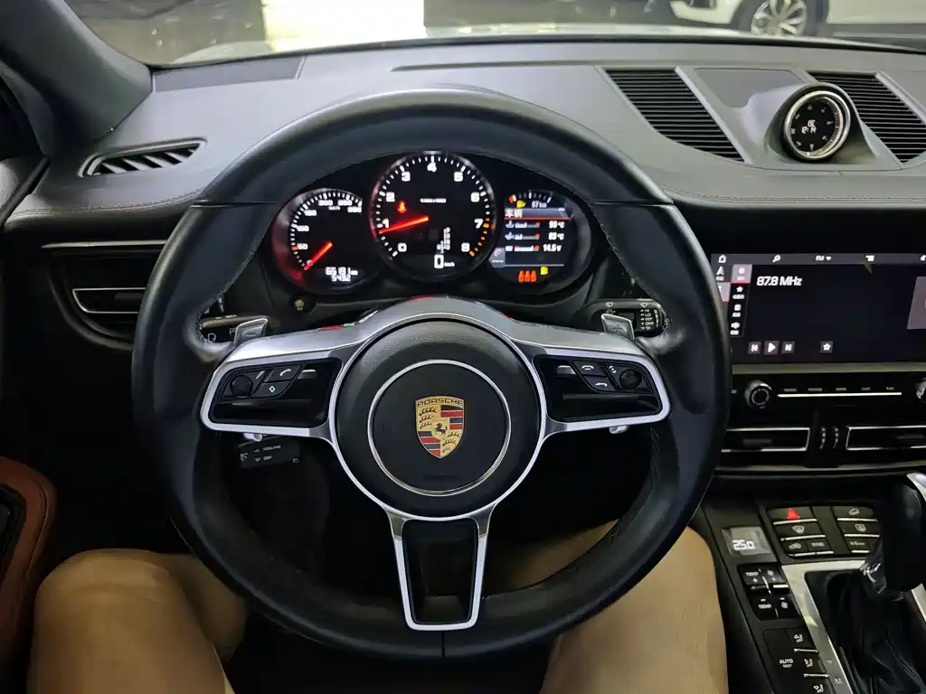 Porsche Macan — миниатюра 12