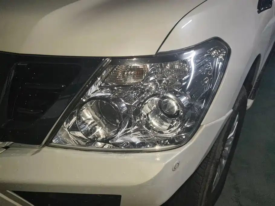 Nissan Patrol — миниатюра 5