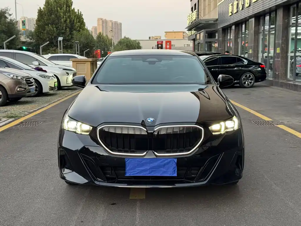 BMW 5 Series — миниатюра 2