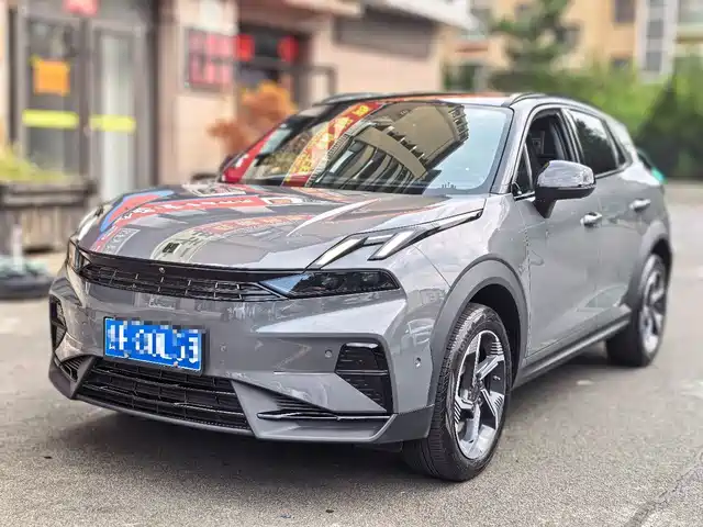 Lynk & Co 06