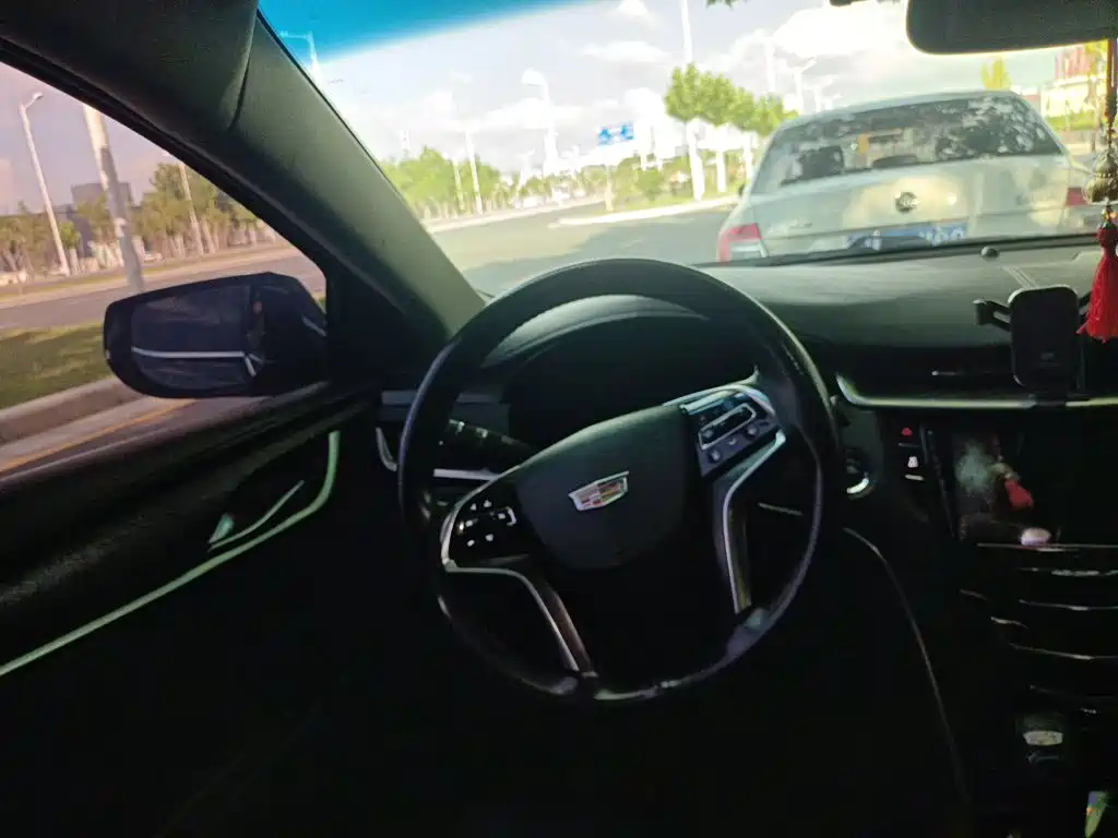 Cadillac XTS — миниатюра 3