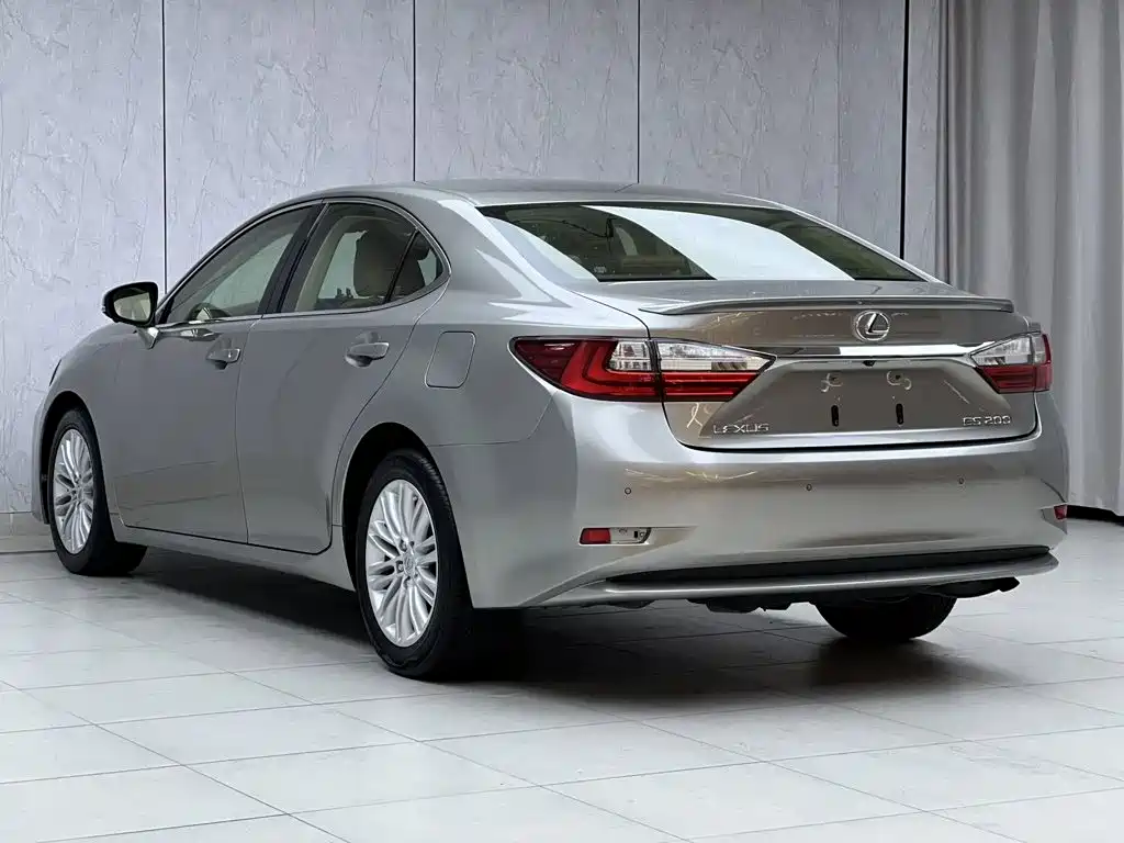 Lexus ES — миниатюра 11