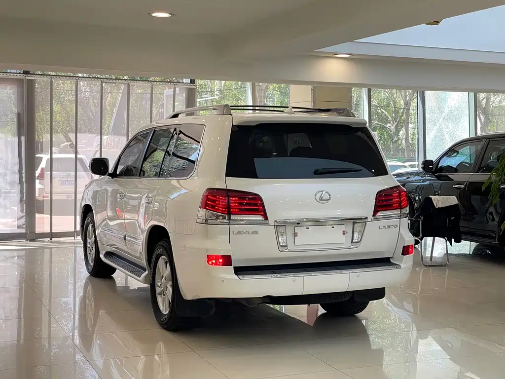 Lexus LX — миниатюра 4