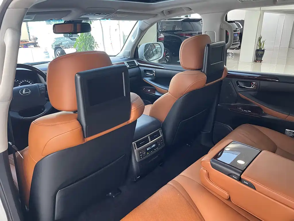 Lexus LX — миниатюра 15