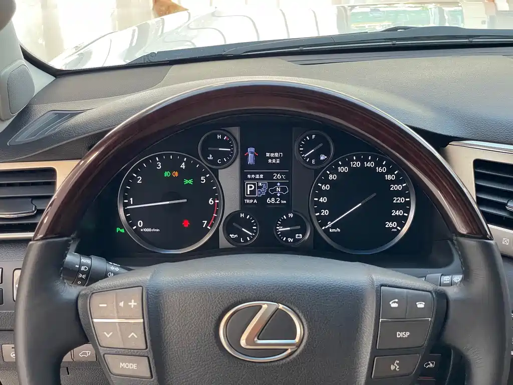 Lexus LX — миниатюра 31