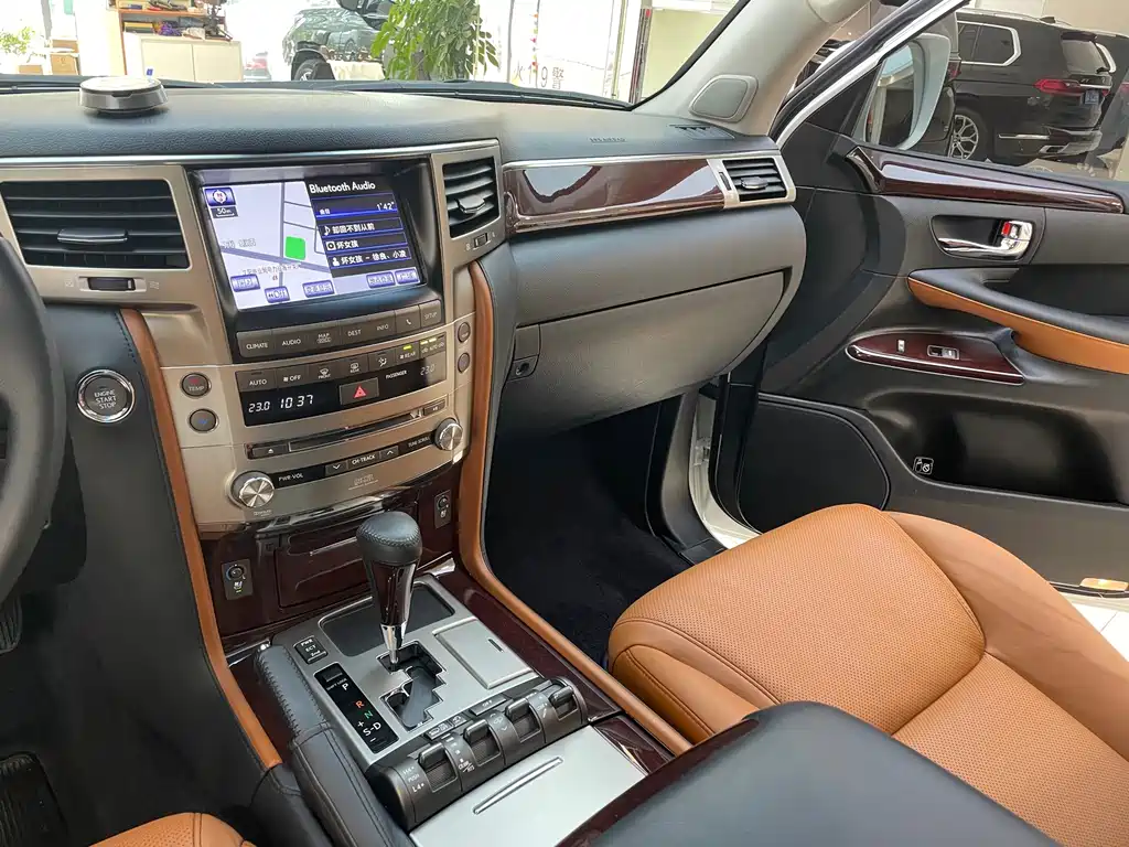 Lexus LX — миниатюра 34