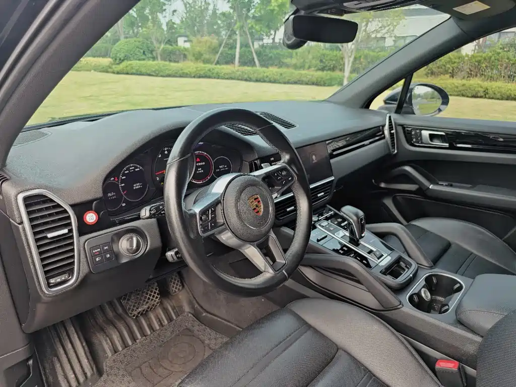 Porsche Cayenne — миниатюра 9