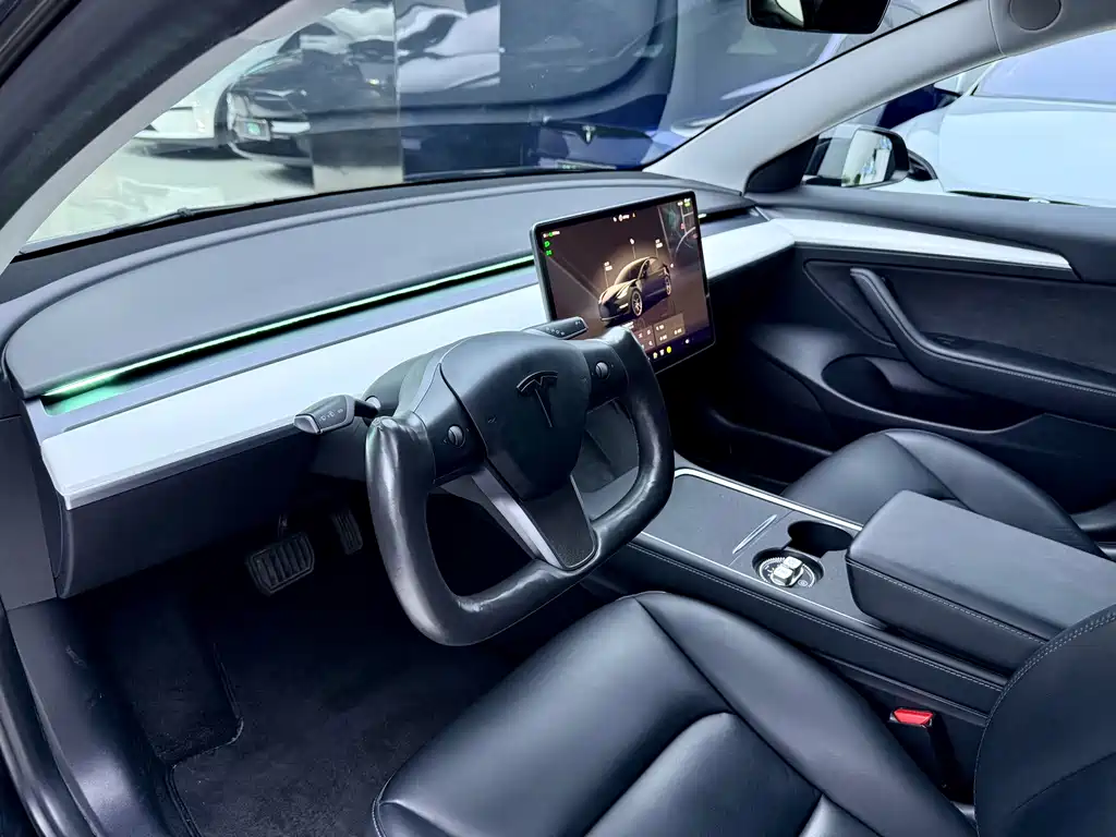 Tesla Model 3 — миниатюра 5