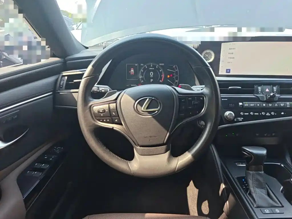 Lexus ES — миниатюра 11