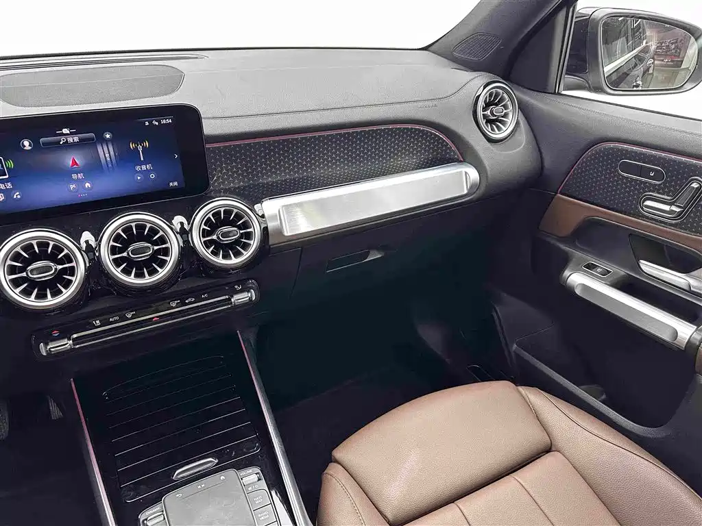 Mercedes-Benz GLB — миниатюра 14