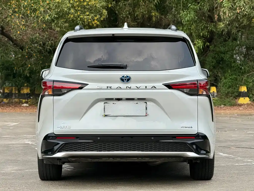Toyota Granvia — миниатюра 20