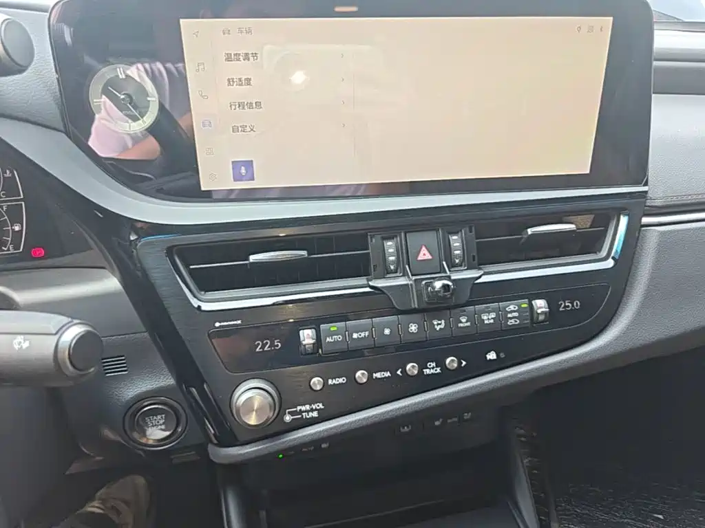 Lexus ES — миниатюра 13