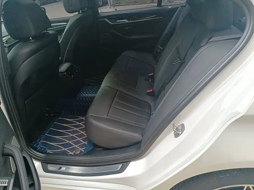 BMW 5 Series — миниатюра 17