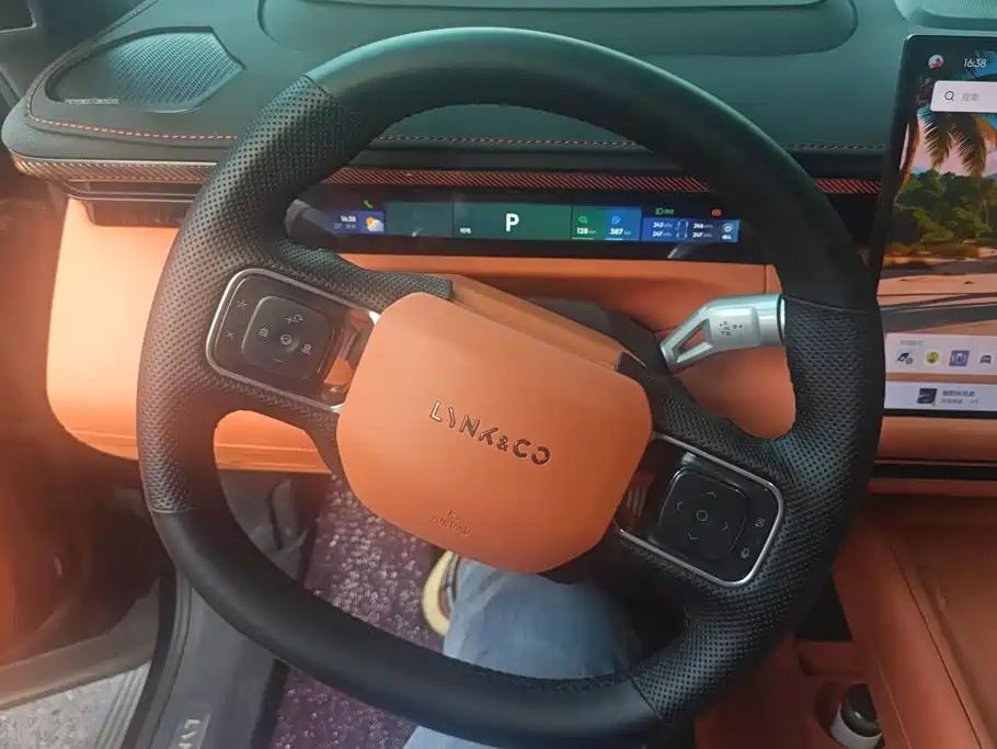 Lynk & Co 900 — миниатюра 14