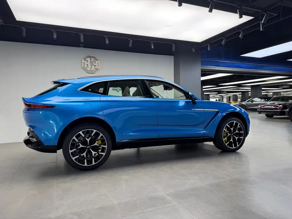 Aston Martin DBX 2024 4.0T V8