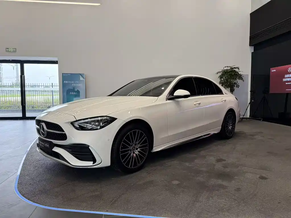 Mercedes-Benz C-Class 2024