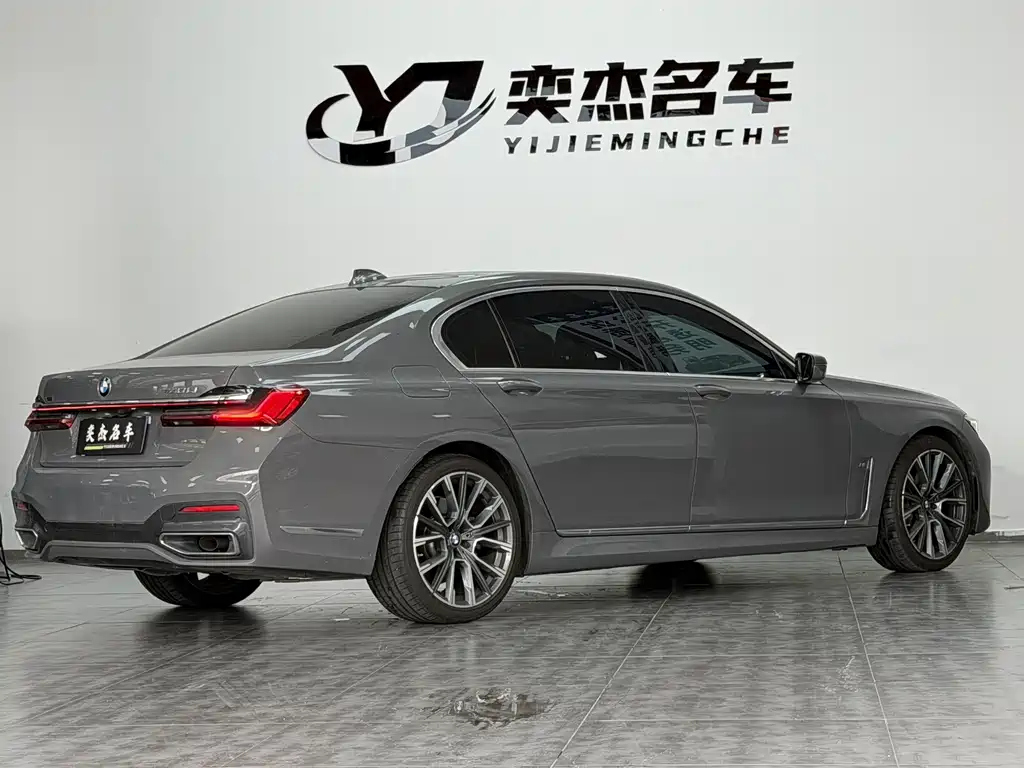 BMW 7 Series — миниатюра 10
