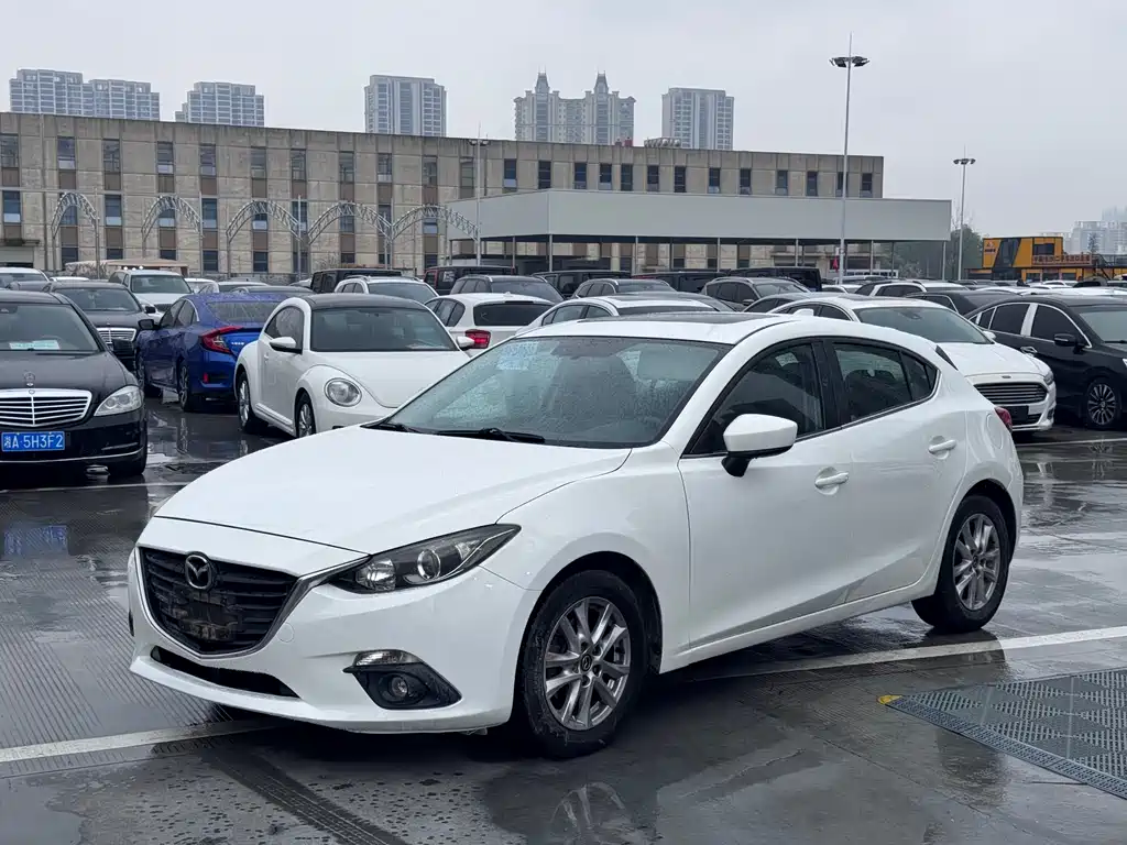 Mazda 3 Axela 2015