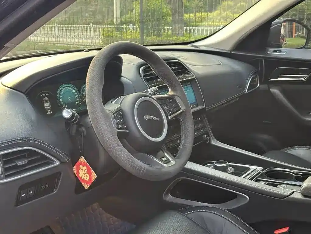 Jaguar F-PACE — миниатюра 9