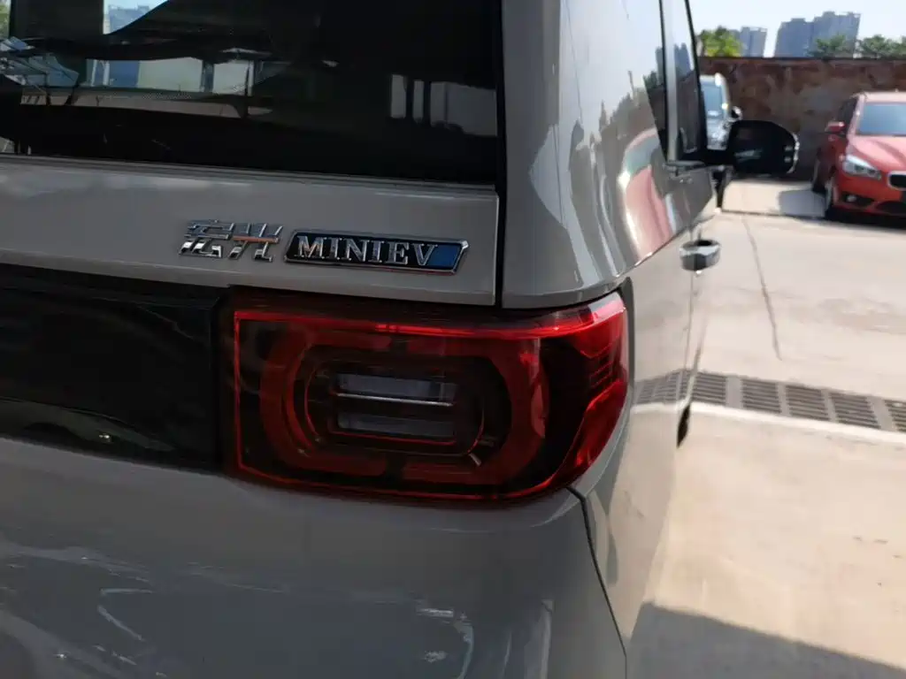 Wuling MINIEV — миниатюра 8