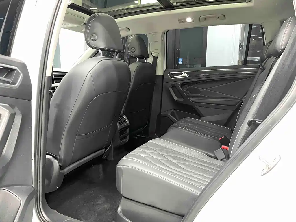 Volkswagen Tiguan L — миниатюра 17