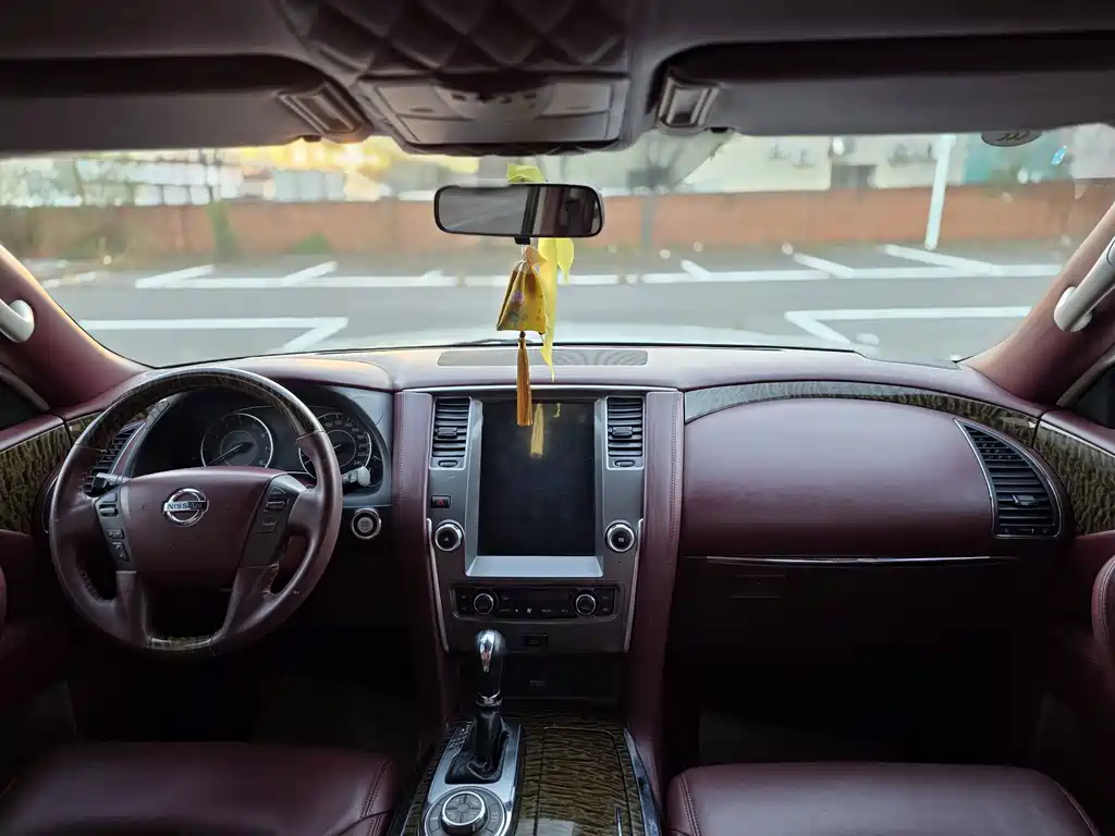 Nissan Patrol — миниатюра 10