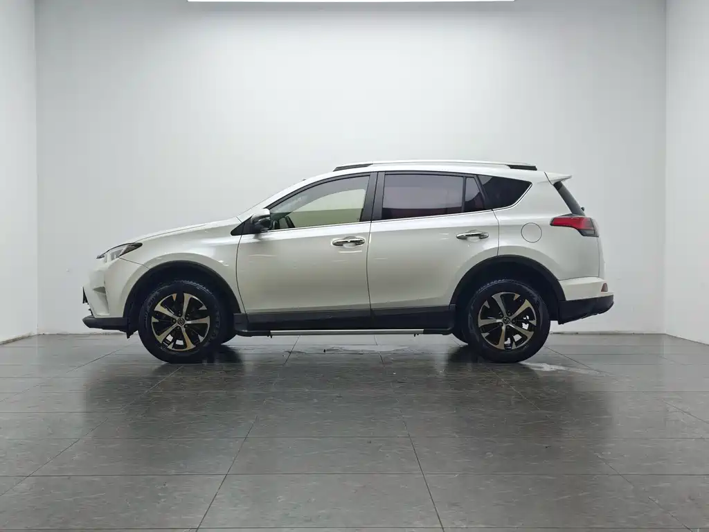 Toyota RAV4 — миниатюра 9