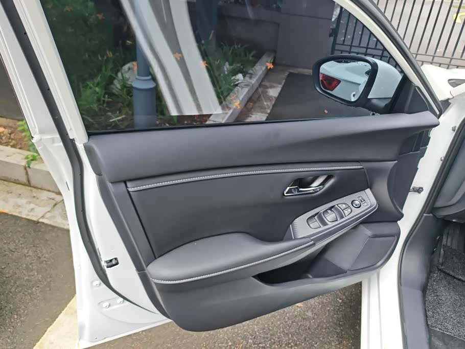 Nissan Sylphy 1.6 л 2026 г. Белый, пробег 2200 км