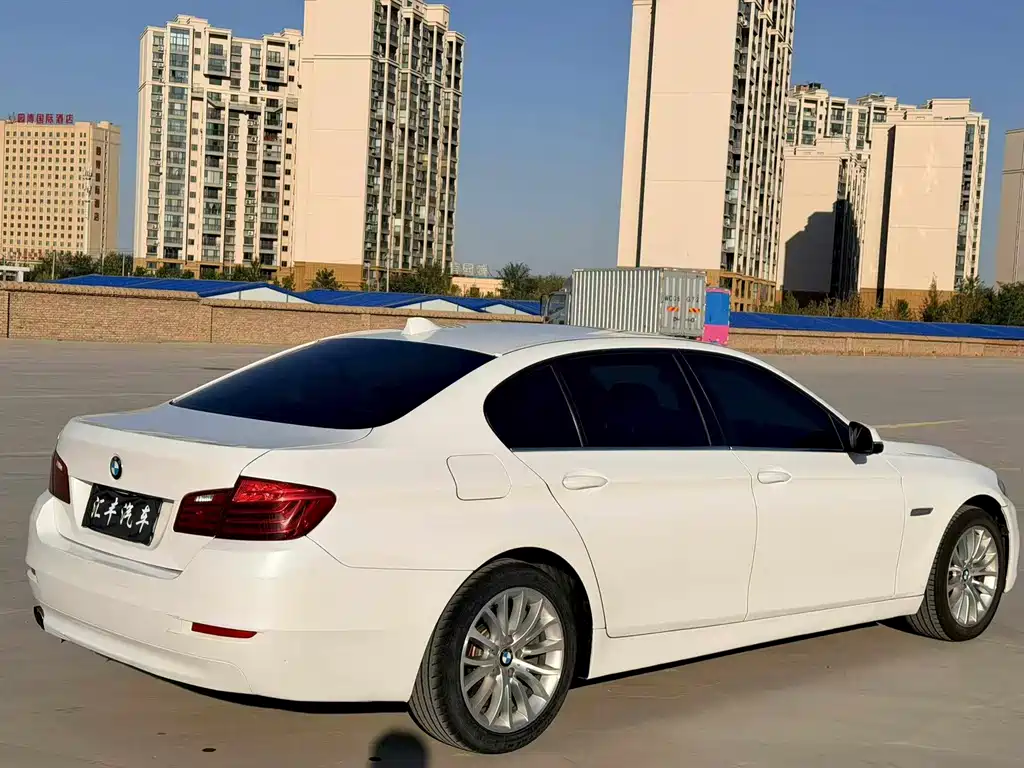 BMW 5 Series — миниатюра 9