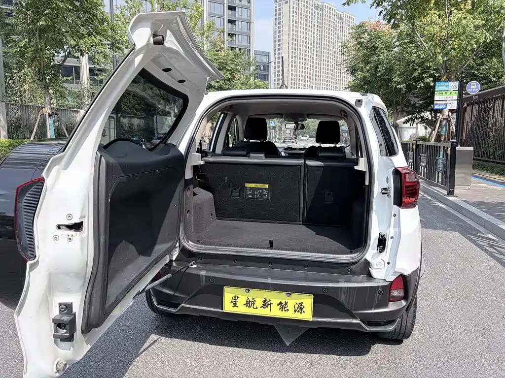 BYD Yuan EV — миниатюра 8
