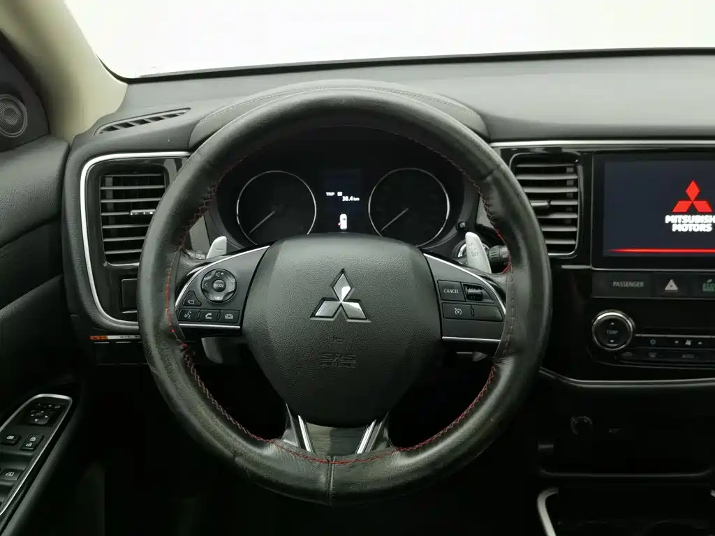 Mitsubishi Outlander — миниатюра 11