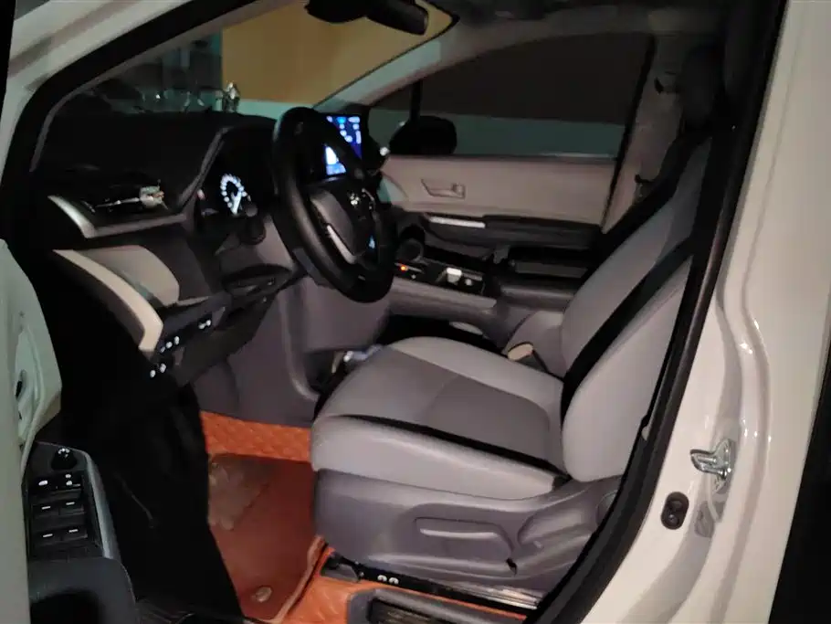 Toyota Granvia 2023 2.5L Luxury