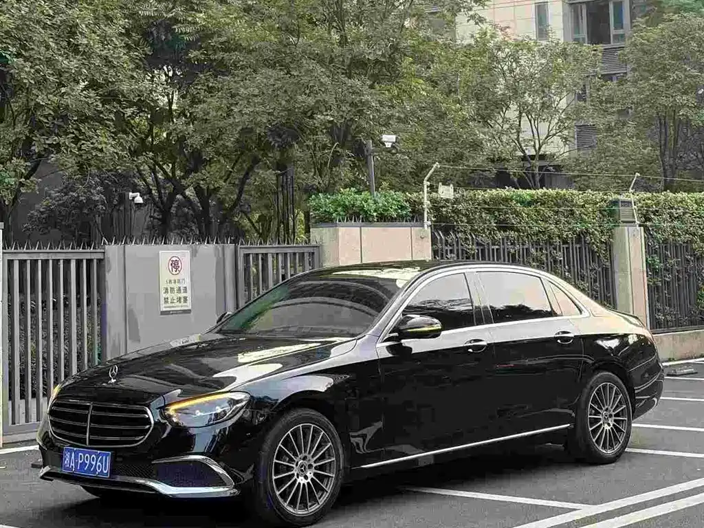 Mercedes-Benz E-Class — миниатюра 2
