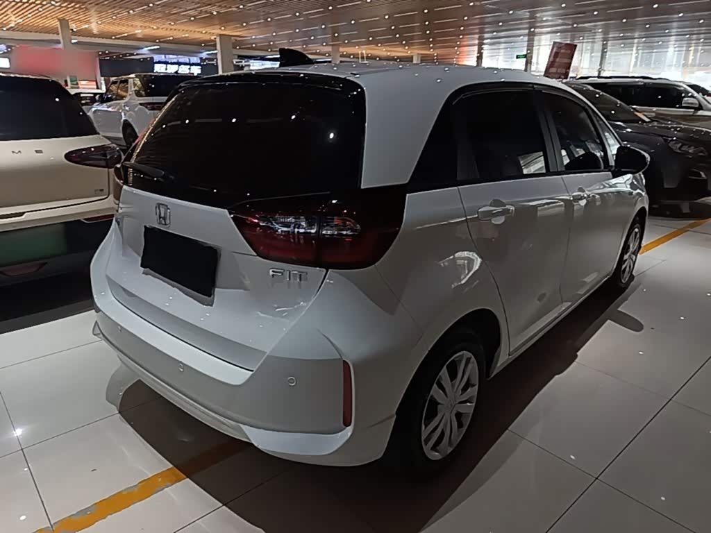 Honda Fit 1.5 л 2021 г. Белый, пробег 42600 км
