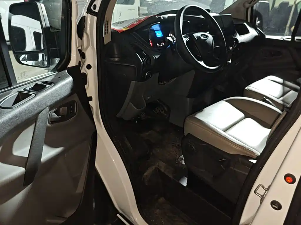 Ford Transit — миниатюра 16