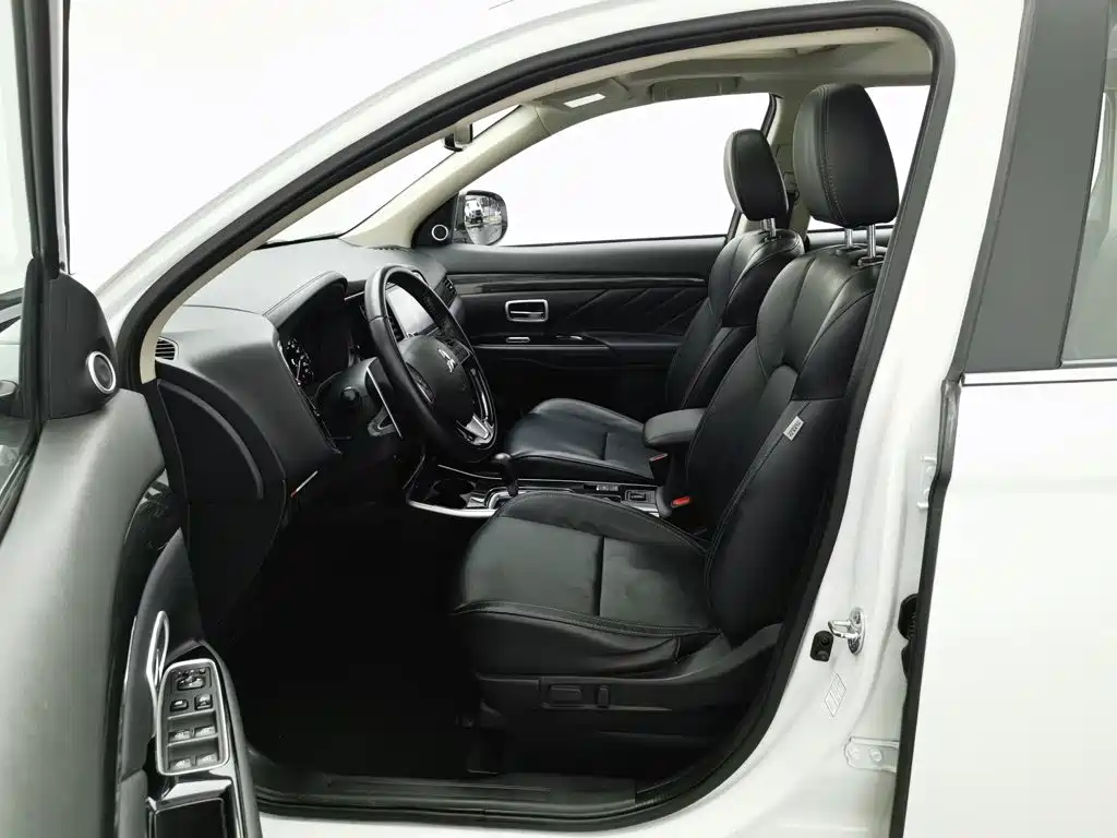 Mitsubishi Outlander — миниатюра 10