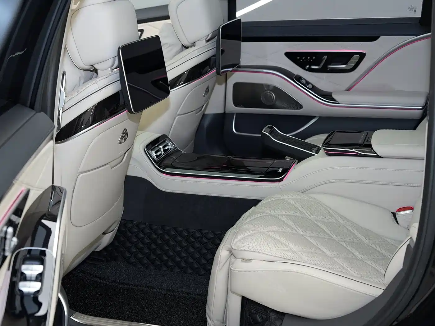 Mercedes-Benz Maybach S-Class 2024 Черный из Китая