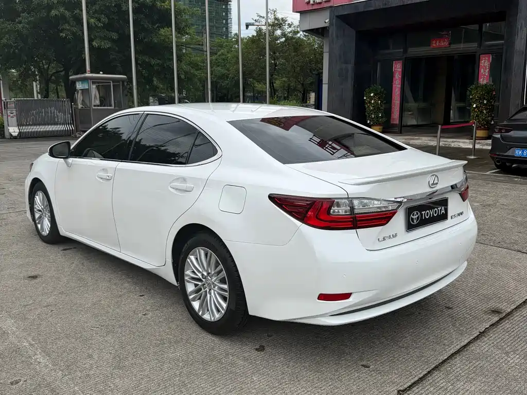 Lexus ES — миниатюра 4