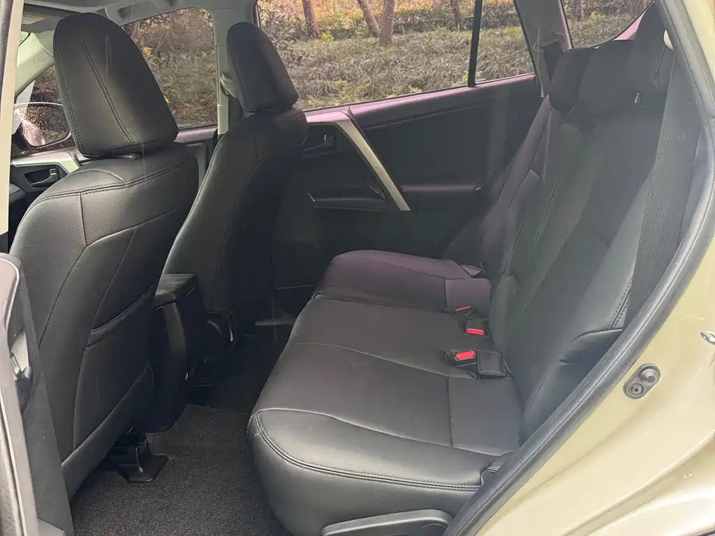 Toyota RAV4 — миниатюра 12