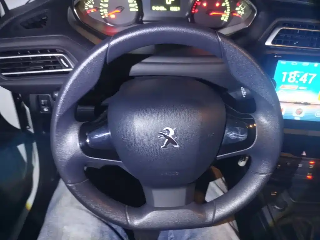 Peugeot 308 — миниатюра 11