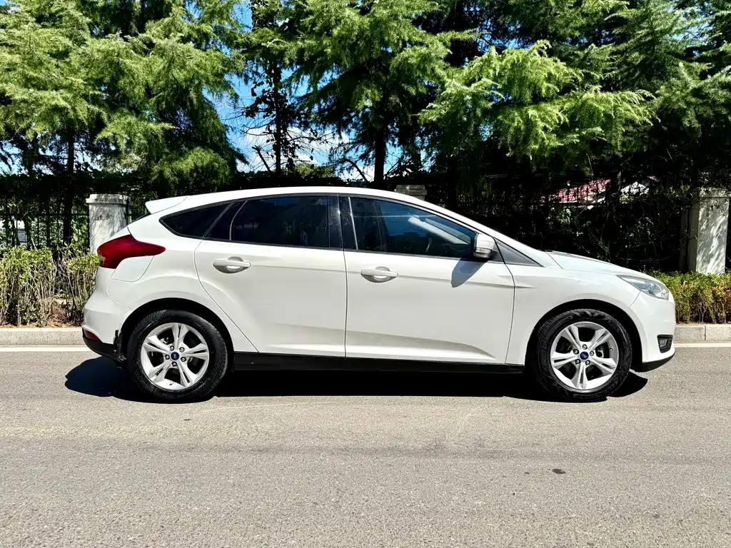 Ford Focus — миниатюра 7